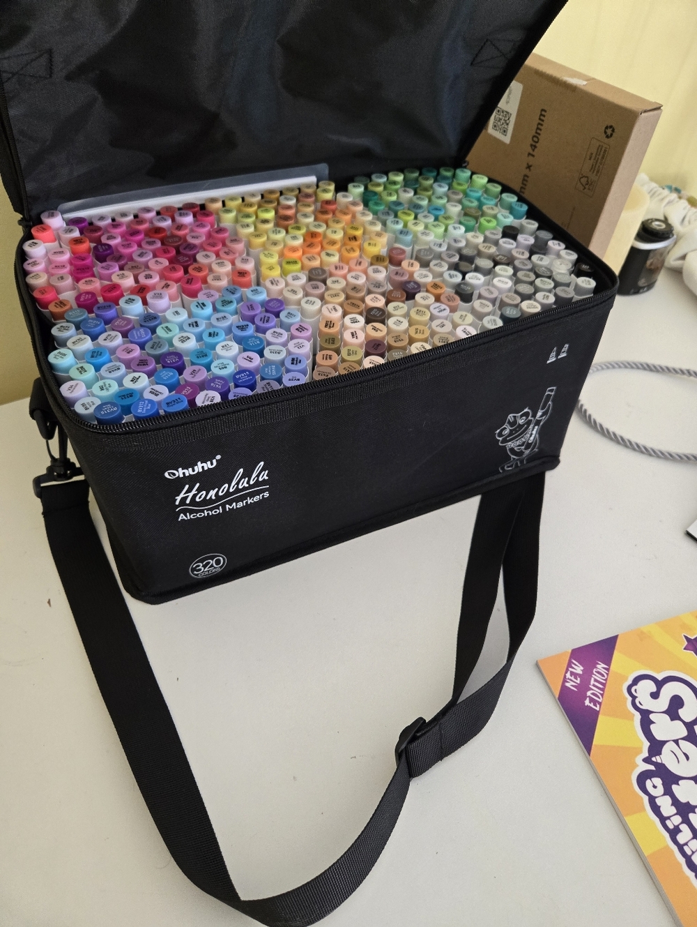 Ohuhu Alcohol-Based Art Marker Set — Multicolor in Black Carry Case - Picture 3 of 4